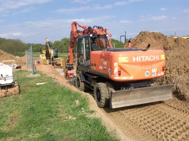 Hitachi_Zaxis210w_wolff_tiefbau_6.jpg