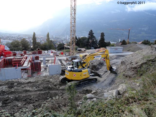 newholland_E235_2.jpg