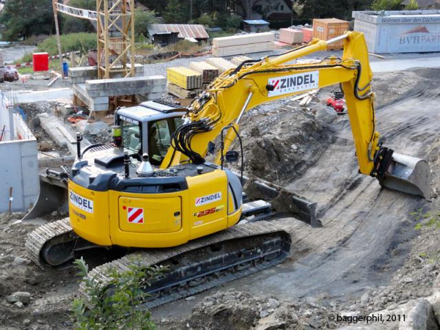 newholland_E235_3.jpg