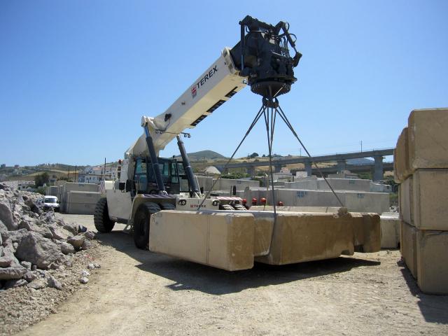 Terex_TFC_45_Reach_Stacker.jpg