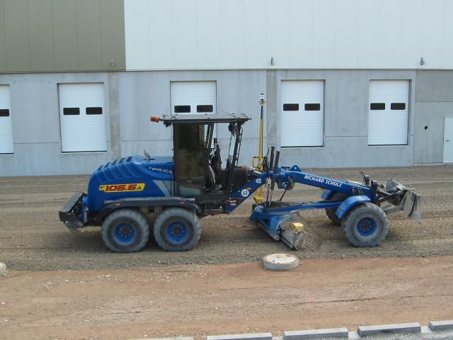Copyright___Maulwurfmax_2011.Richard_Schulz_Tiefbau_NEW_HOLLAND_F_106.6_A_15.9.2011_3.jpg