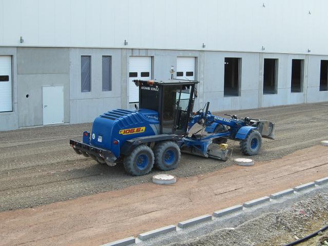 Copyright___Maulwurfmax_2011.Richard_Schulz_Tiefbau_NEW_HOLLAND_F_106.6_A_15.9.2011_4.jpg