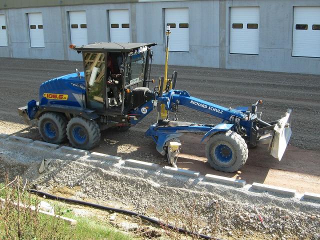 Copyright___Maulwurfmax_2011.Richard_Schulz_Tiefbau_NEW_HOLLAND_F_106.6_A_15.9.2011_6.jpg