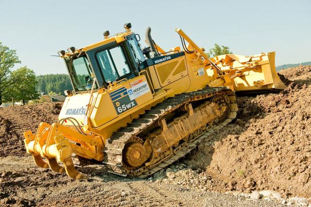 Komatsu_d65_16_1.jpg