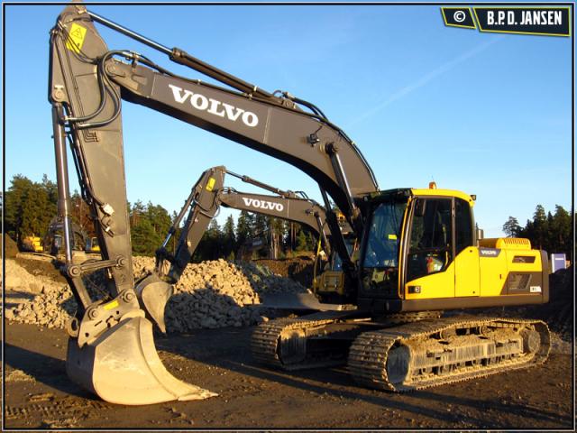 VOLVO_EC220DL_002.jpg