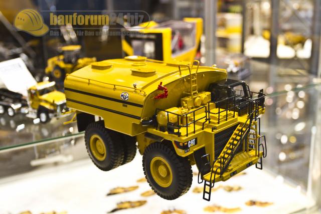 Caterpillar_Wassertank_Modell_Norscot_Spielwarenmesse_2012_Nuernberg_Toy_Fair_26.jpg