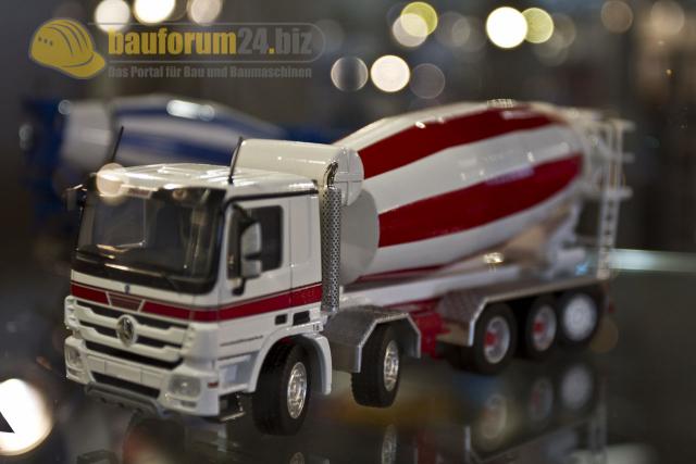 Liebherr_HTM_1204_Modell_Conrad_Spielwarenmesse_2012_Nuernberg_Toy_Fair_20.jpg