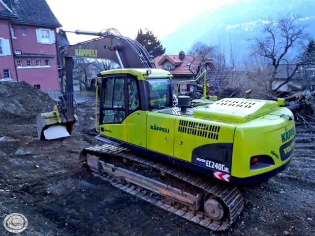 volvo_ec240c_1.jpg
