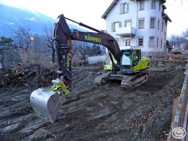 volvo_ec240c_3.jpg