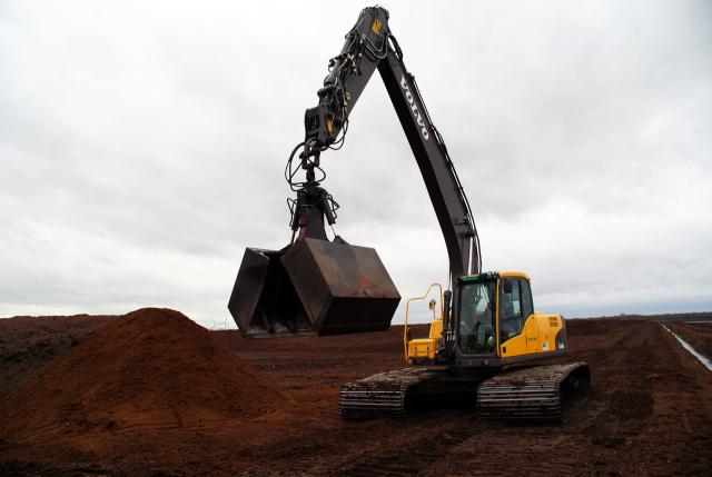 Volvo_EC160CL_Raupenbagger.jpg