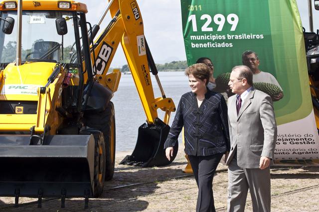 Praesident_Brazilien__Dilma_Rousseff_Governor_of_Rio_Grande_Tarso_Genro_at_JCB.jpg