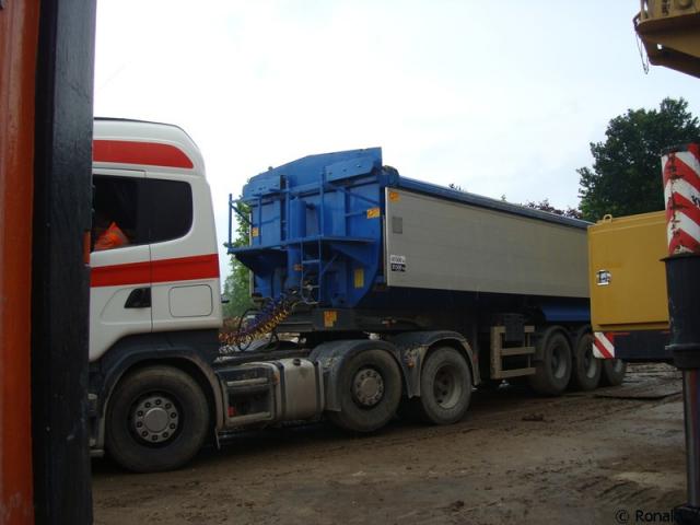 DSC08481_border.jpg