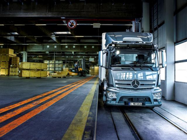 Mercedes_Benz_Antos_LKW.jpg