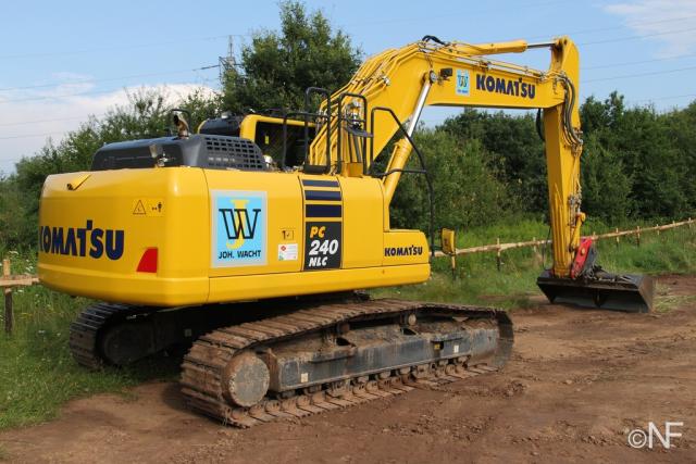 Komatsu_PC240NLC_10__7_.JPG