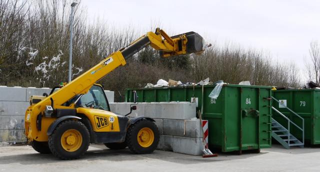 Bild_2___JCB_Teleskop_bei_der_Arbeit.JPG