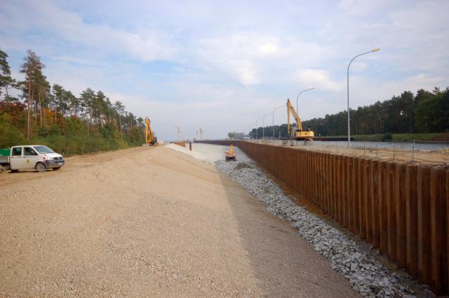 Schiffshebewerk_Niederfinow_Nord_12.10.2012_AP_20.JPG