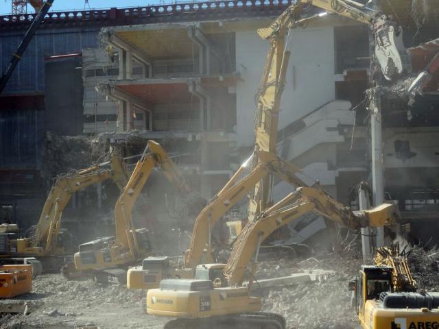 Komatsu_Abbruchbagger_Abbruchzange.jpg