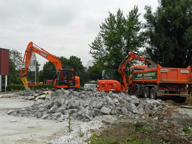 Doosan_DX140LCR_Bobcat442C_.jpg