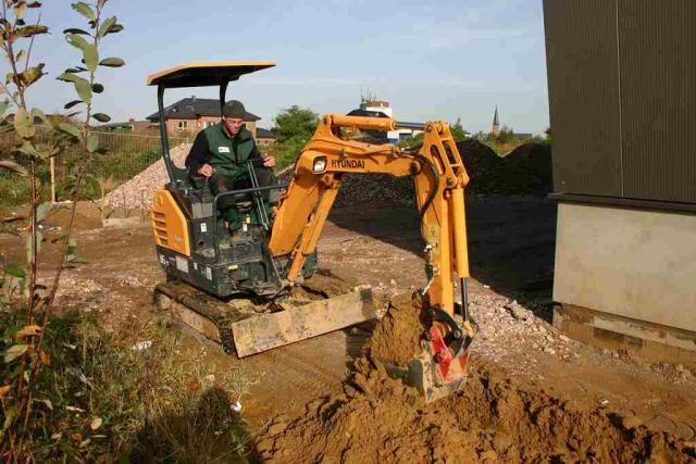 Hyundai_Minibagger_im_Landschaftsbau_1.jpg