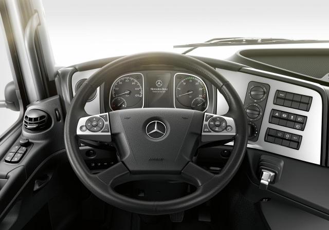 Mercedes_Benz_neuer_Atego_Fahrerkabine.jpg