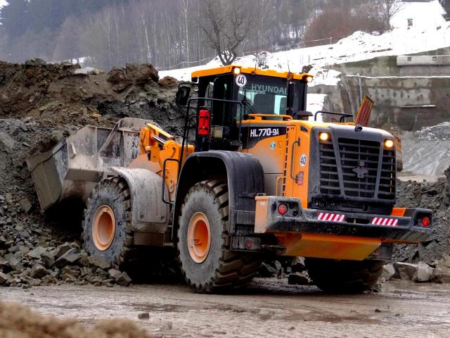 Hyundai_HL770_9A_2.jpg