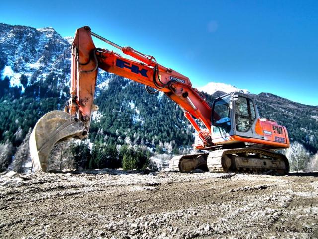 Fiat_Hitachi_235_4.jpg