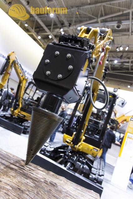 Bauma_2013_Caterpillar_37.jpg