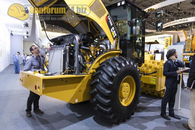 Bauma_2013_Caterpillar_50.jpg