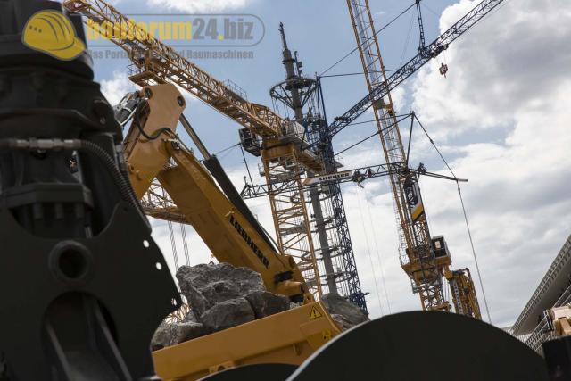 Bauma_2013_Liebherr_44.jpg