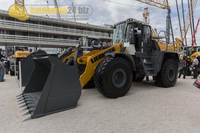 Bauma_2013_Liebherr_52.jpg