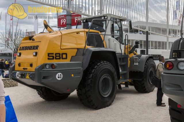 Bauma_2013_Liebherr_53.jpg