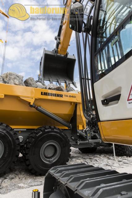 Bauma_2013_Liebherr_58.jpg