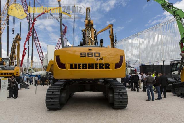 Bauma_2013_Liebherr_60.jpg