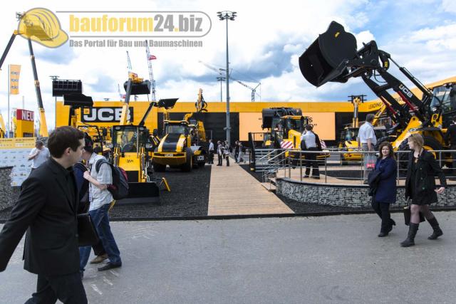 Bauma_2013_JCB_2.jpg