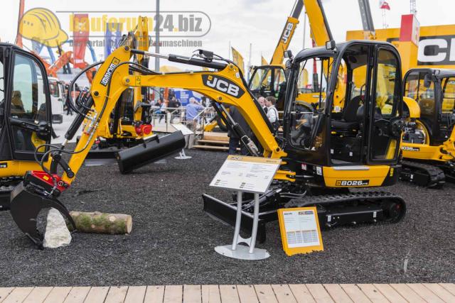 Bauma_2013_JCB_12.jpg