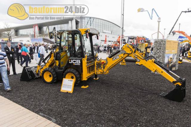 Bauma_2013_JCB_19.jpg