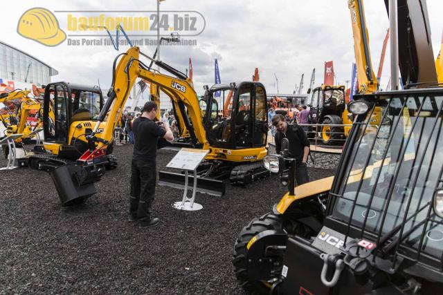 Bauma_2013_JCB_28.jpg