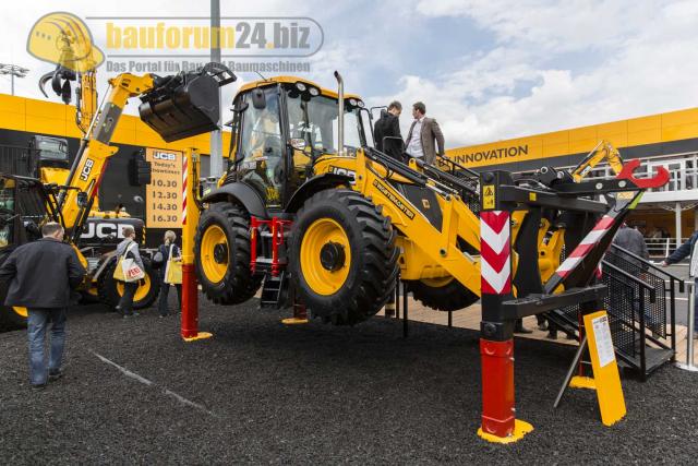 Bauma_2013_JCB_29.jpg