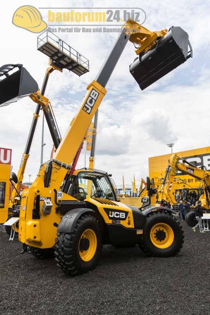 Bauma_2013_JCB_30.jpg