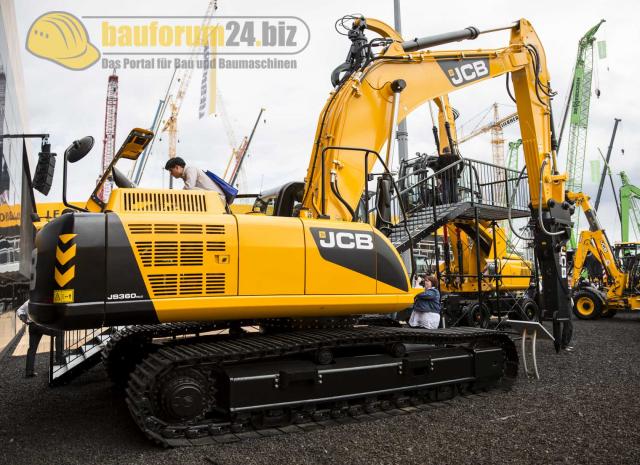 Bauma_2013_JCB_37.jpg