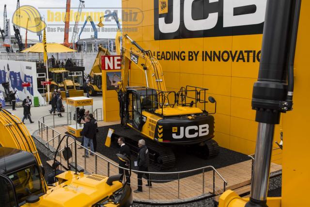 Bauma_2013_JCB_40.jpg