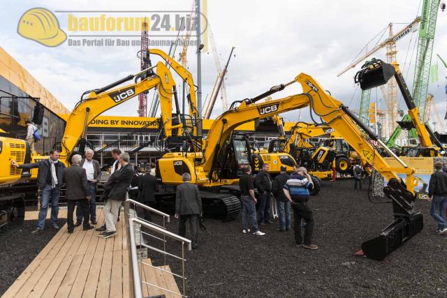 Bauma_2013_JCB_42.jpg
