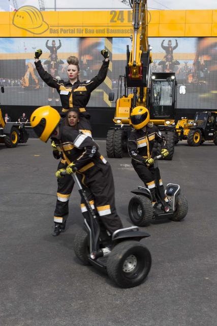 Bauma_2013_JCB_46.jpg