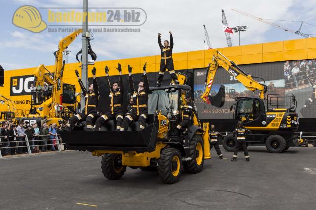 Bauma_2013_JCB_48.jpg