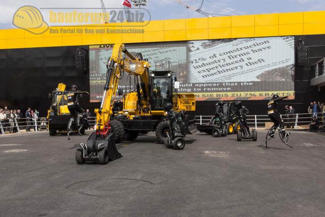 Bauma_2013_JCB_49.jpg