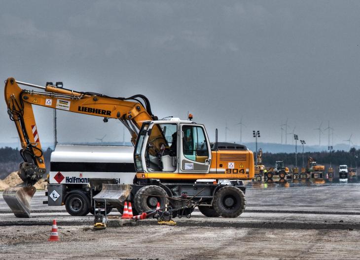 Liebherr_Flughafen_Paderborn_1.jpg