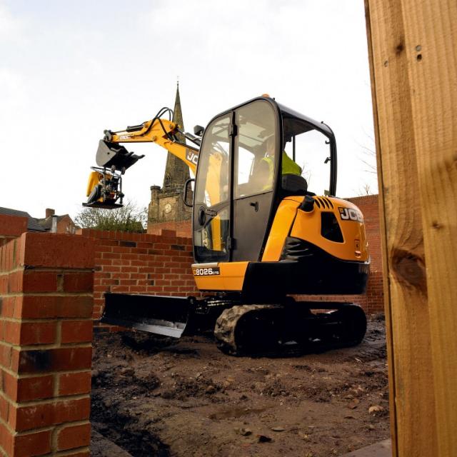 1303_JCB8026_kompakt.jpg