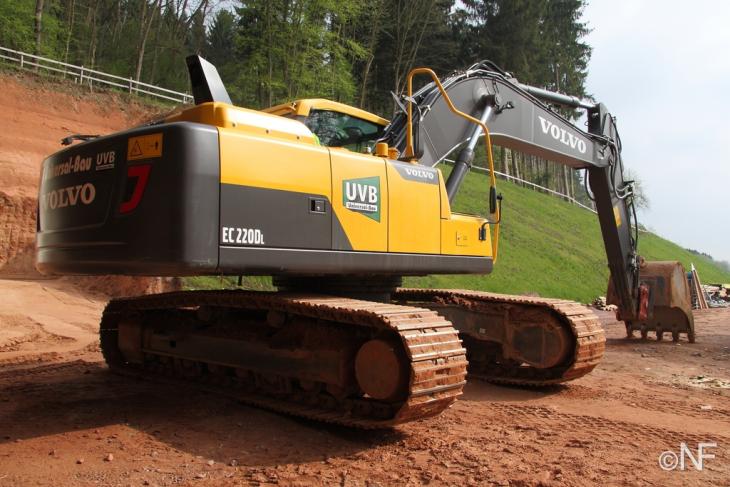 Volvo_EC220DL__2_.JPG