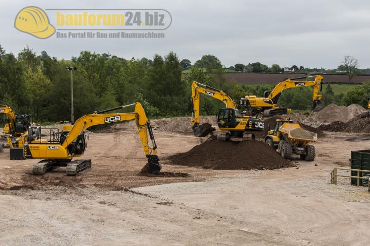 JCB_Celebration_2013_Bauforum24_40.jpg