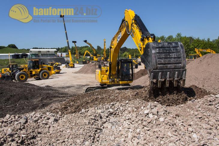 JCB_Celebration_2013_Bauforum24_54.jpg